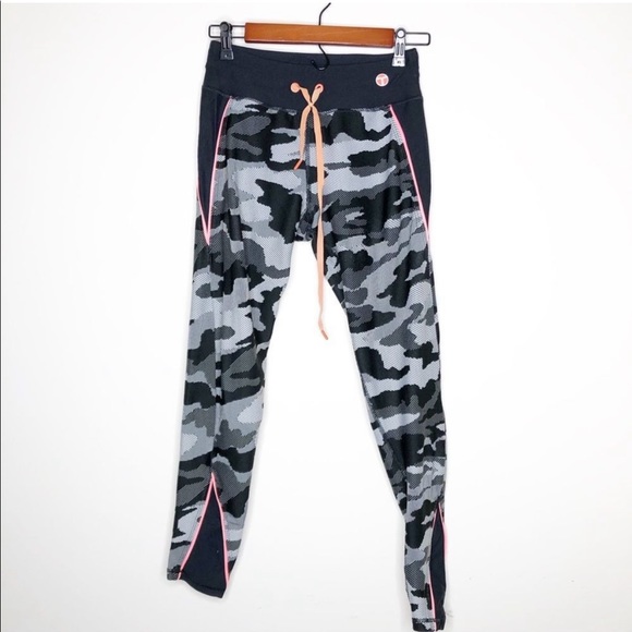 Trina Turk Congo Camo Legging Size S - Picture 1 of 6